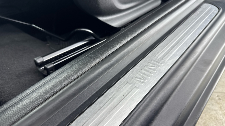 MINI Hatchback 1.5 Cooper Classic 3dr Auto Petrol Hatchback